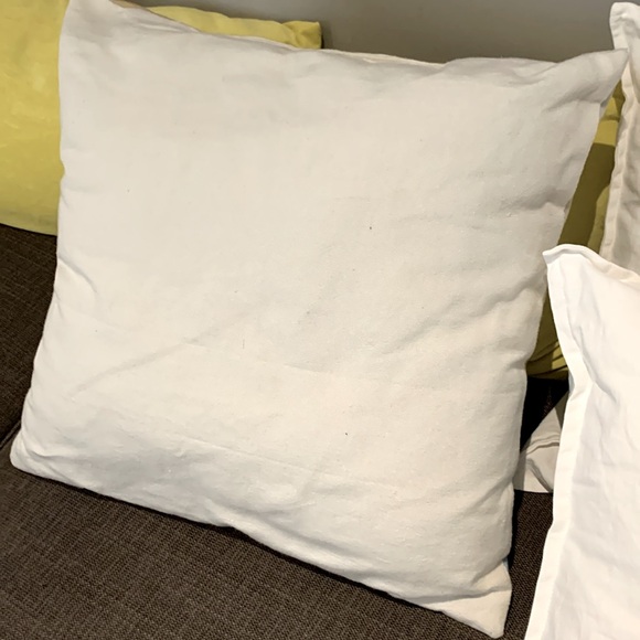 Throw pillow with design🫶🏻 - Picture 4 of 7